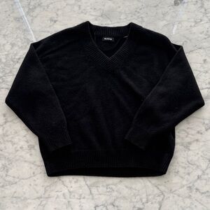 Naadam Super Luxe Cashmere V-Neck Sweater in Black Small